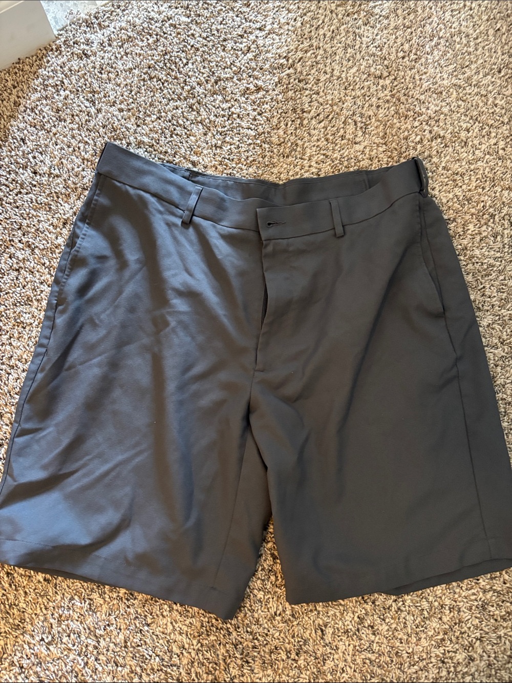 Grand Slam Men's Flat-Front Shorts in Charcoal